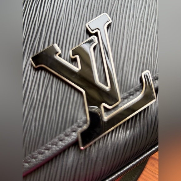 Louis Vuitton Black Shoulder Bag - Picture 3 of 10